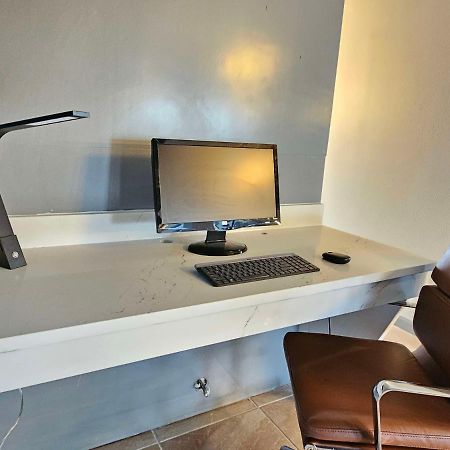 Surestay Studio By Best Western Victoria Exteriör bild