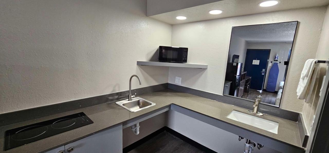 Surestay Studio By Best Western Victoria Exteriör bild